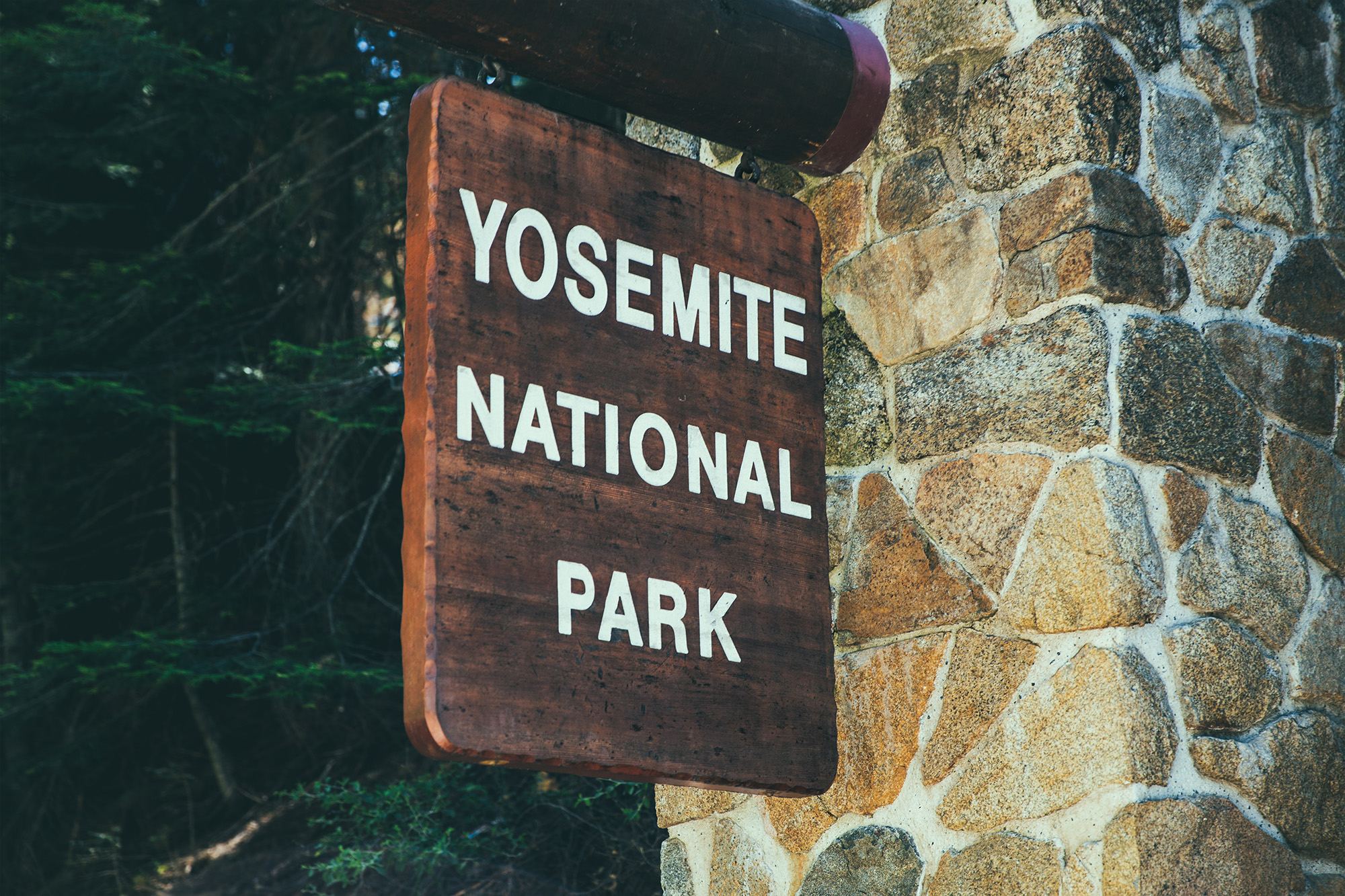 yosemite-sign